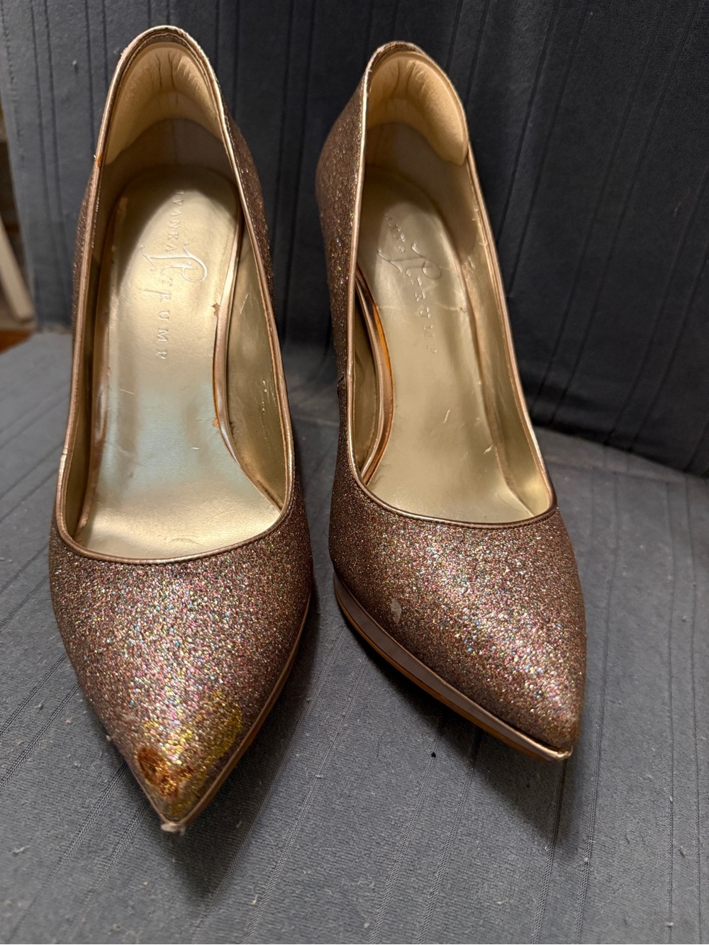 Ivanka Trump Glitter Pointed-Toe Pumps in Rose Gold Glitter size 81/2